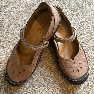 Brown JSport by Jambu Memory Foam shoes. Size women’s 7M.